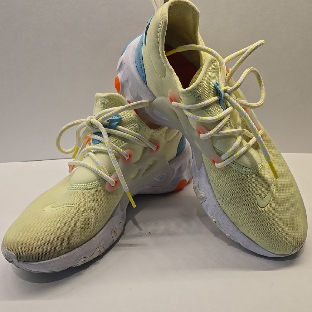 Nike WOMENS 11 Yellow Sneakers